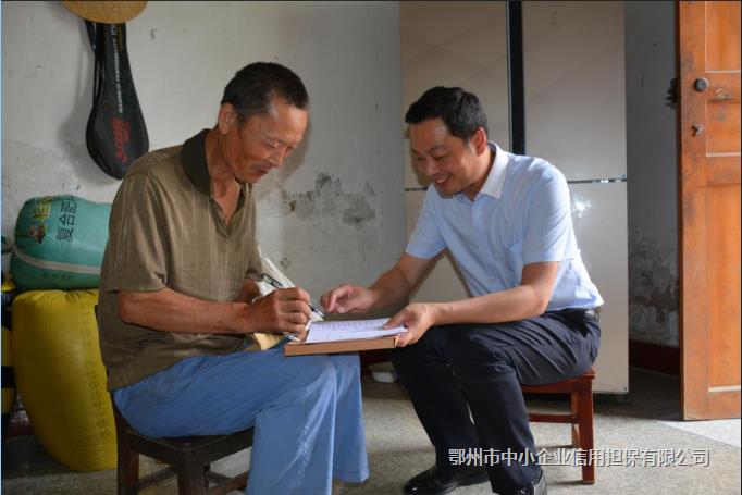 端午節(jié)前入戶(hù)忙 結(jié)對(duì)幫扶暖人心